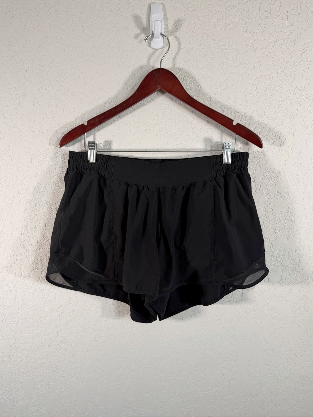 •LULULEMON• Hotty Hot Short II 4” Black Lined Size 14